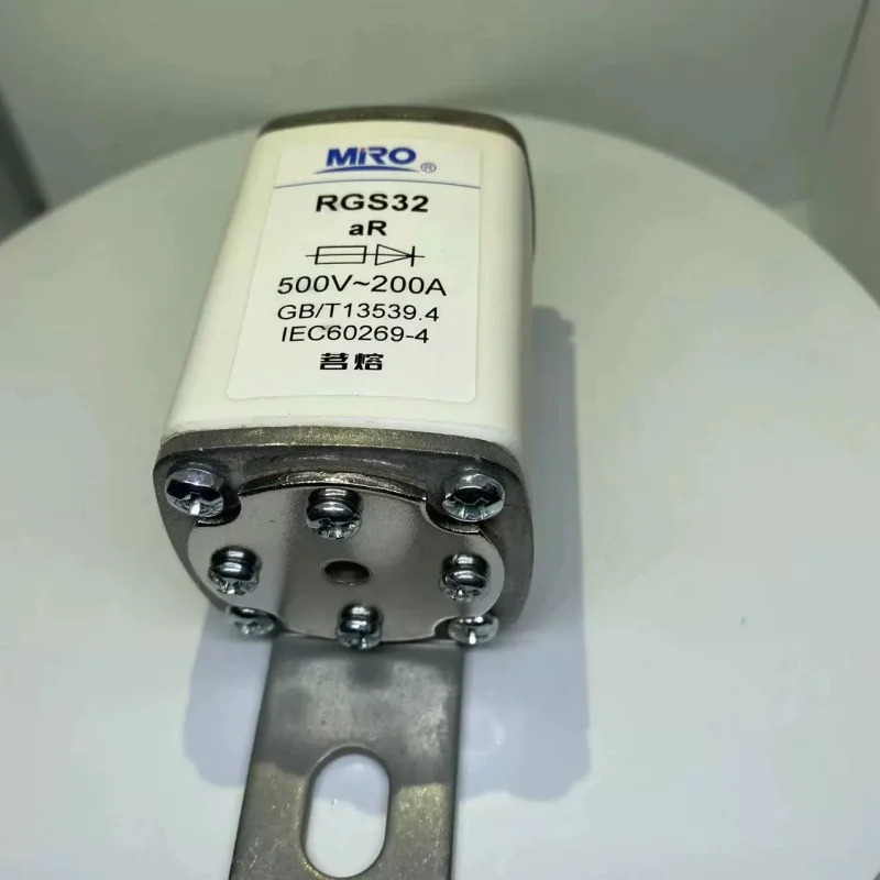 RS0 RGS32 500V-150A 500V-160A 500V-200A 500V-250A 사각 튜브 볼트 연결형 작동 퓨즈
