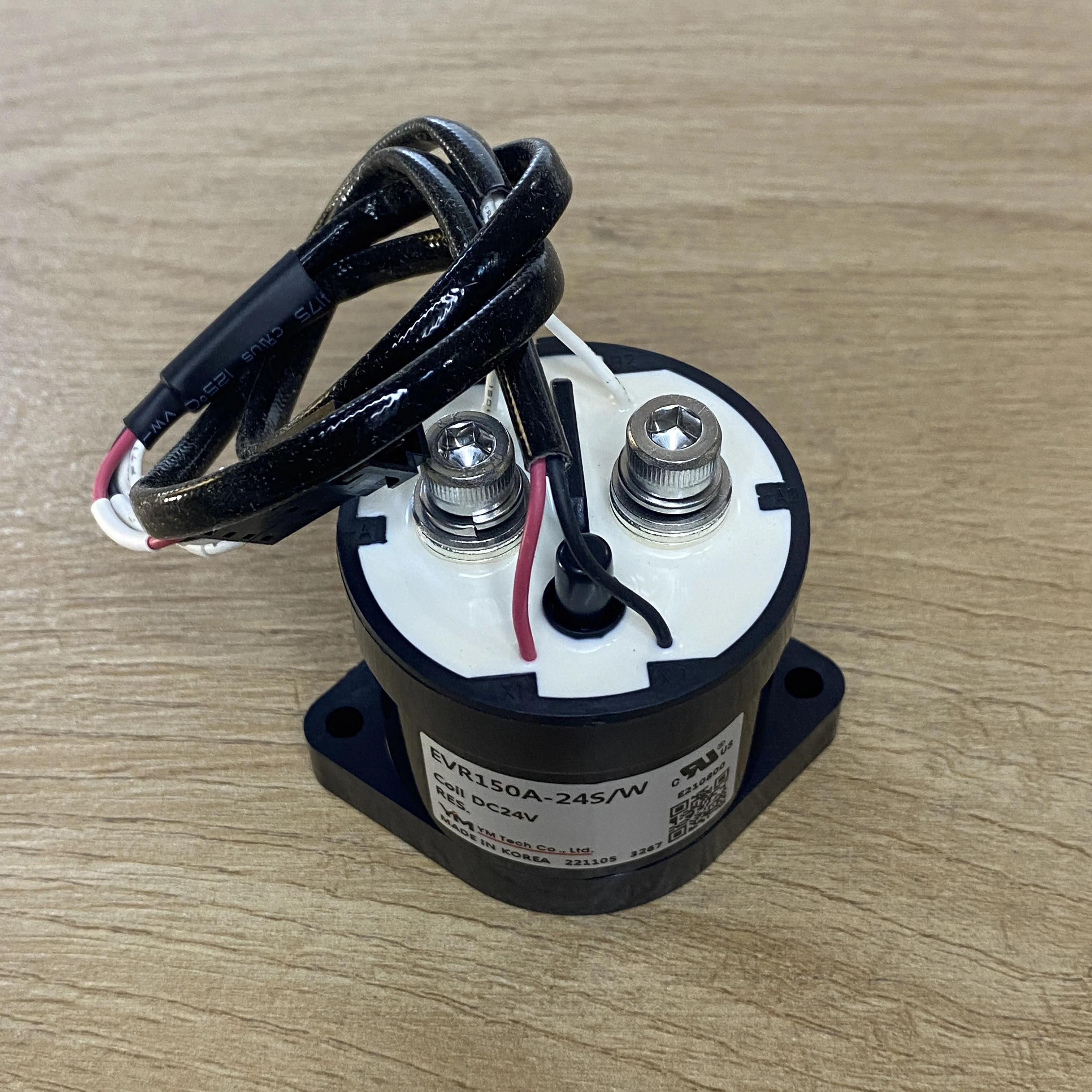 은 YM WARNMER EVR150A-24S/W DC24V 150A 고전압 DC 릴레이 접촉기를 했습니다.