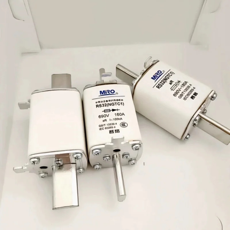 NC1 RS32 63A 80A 100A 125A 160A 200A 250A 690V 사각 튜브 접촉식 퀵 블로우 퓨즈