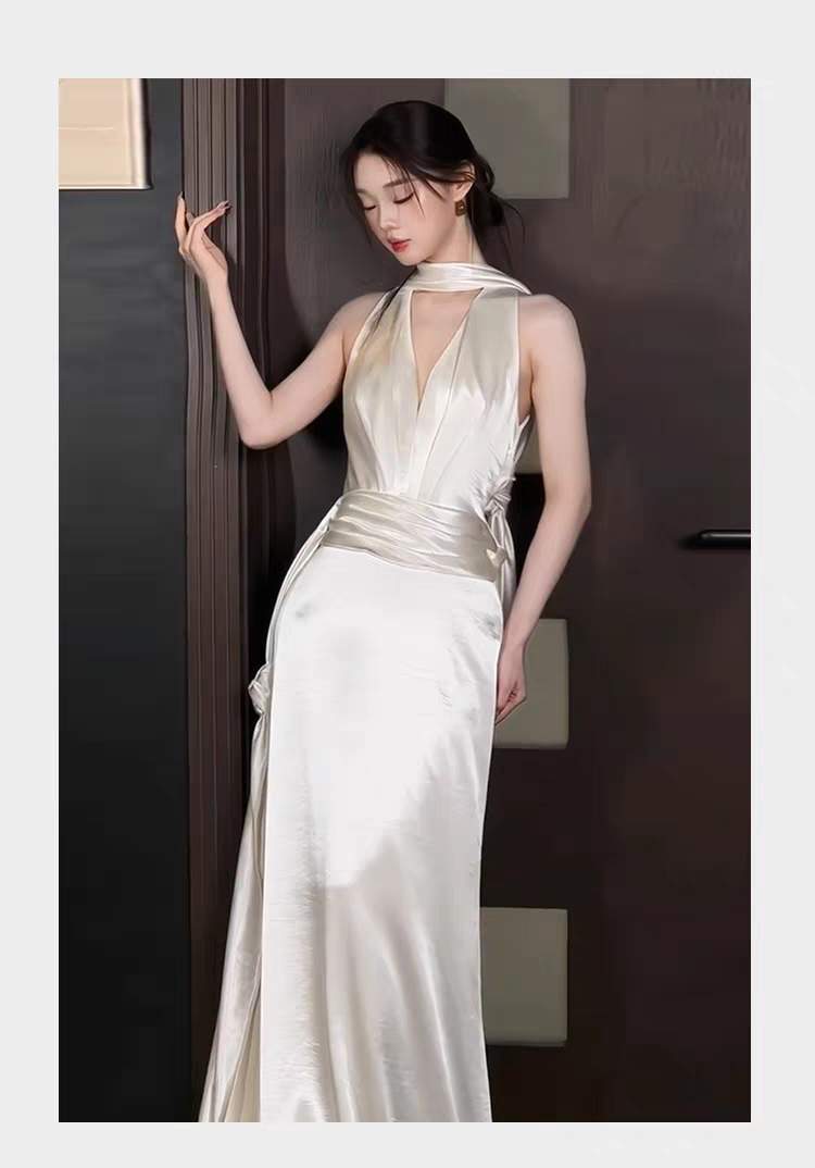 홀터넥 슬림핏 새틴 웨딩드레스 미니멀 셀프웨딩 브라이덜 촬영드레스 - 상세 이미지 2