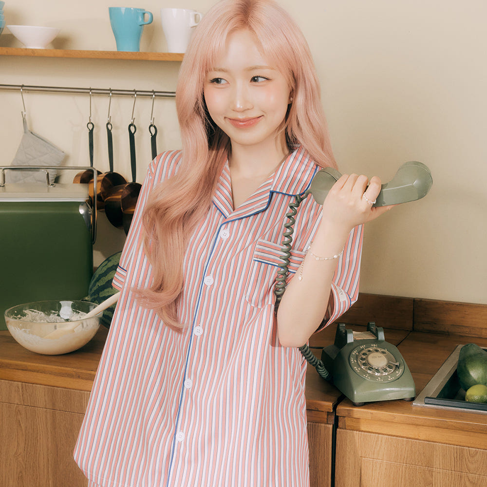 DOSSY 실크핏 피오니 반팔 카라 커플 잠옷 세트