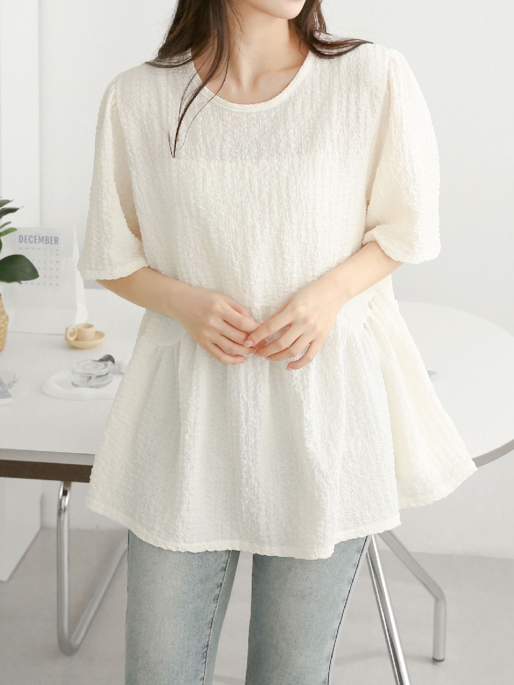시어서커블라우스 지지미 링클 퍼프 셔링 A라인 플레어 반팔 블라우스 - 상세 이미지 4