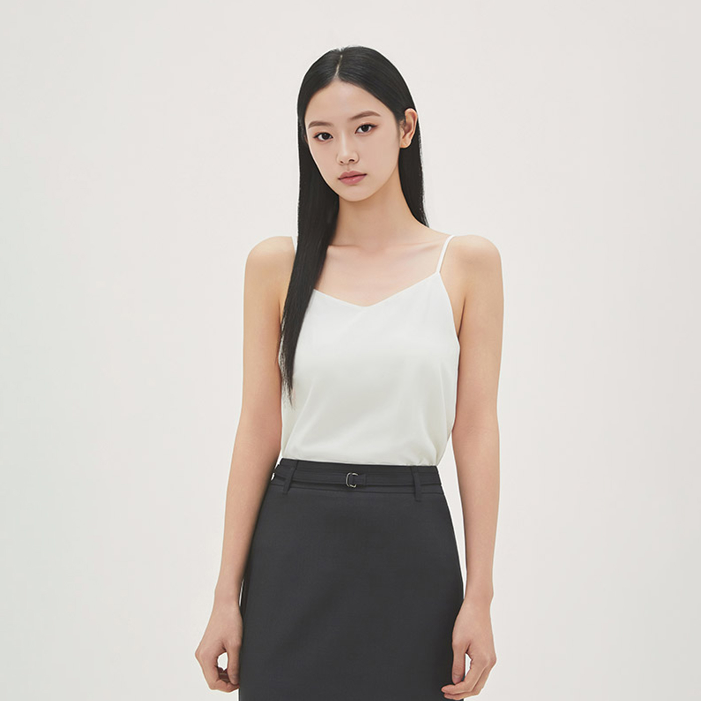 로엠 베이직 나시 블라우스 RMBNG24R01 이미지 3