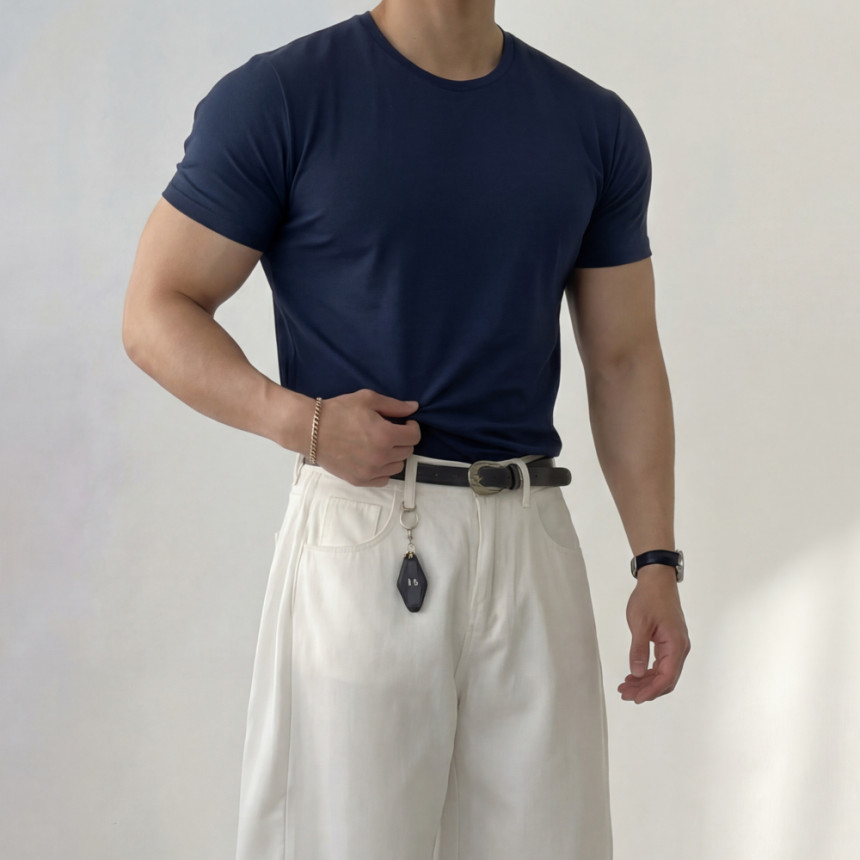 ai-fitting-허리_끝자락을_잡고_있는_포즈_1.jpg