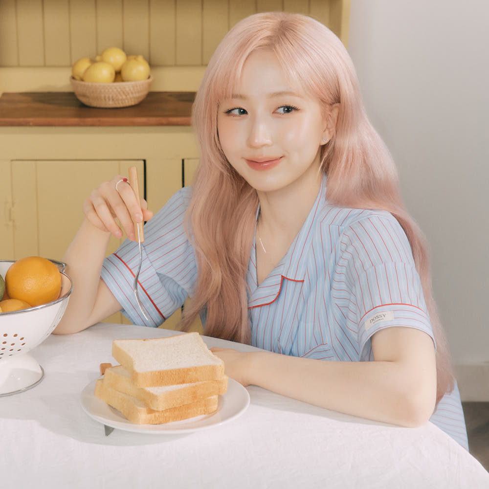 DOSSY 실크핏 클로에 반팔 카라 커플 잠옷 세트 여름 홈웨어