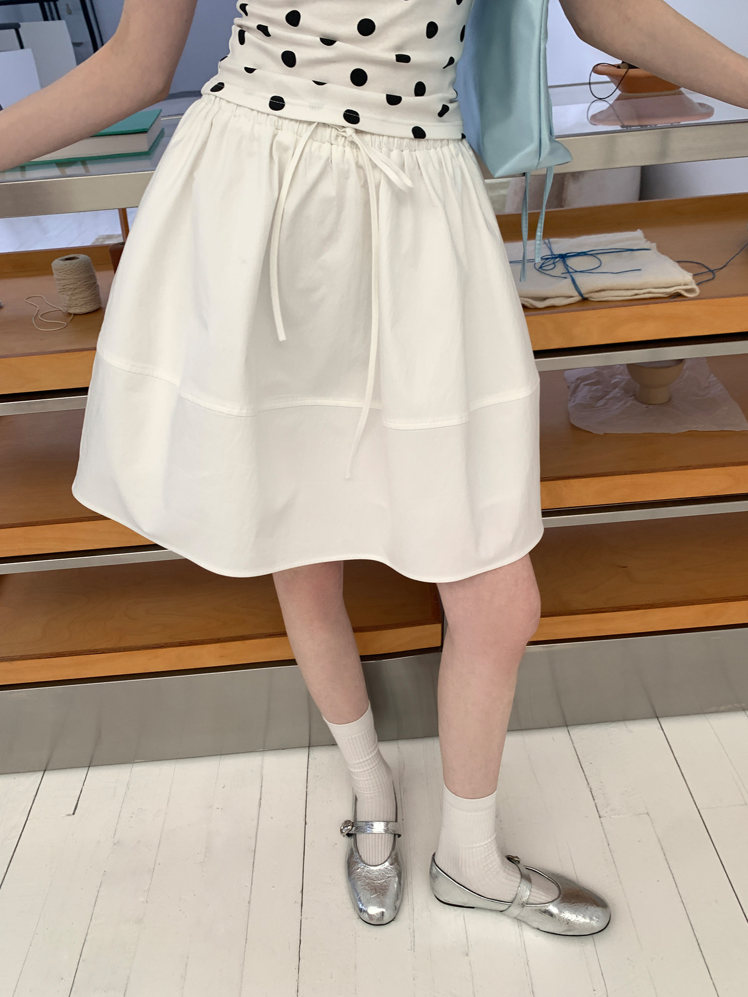 EGGKA 에그카 플레어스커트 화이트 미디스커트 리본 a라인 화이트 봄 여름 치마 - 상품 이미지