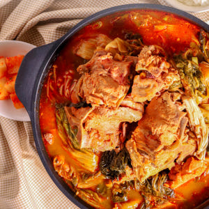 [센터합배송]1.5-2인분 살코기 듬뿍 국내산 등뼈 감자탕 1kg 얼큰한... 맛있게 먹은 솔직 후기 - 상품 이미지 4