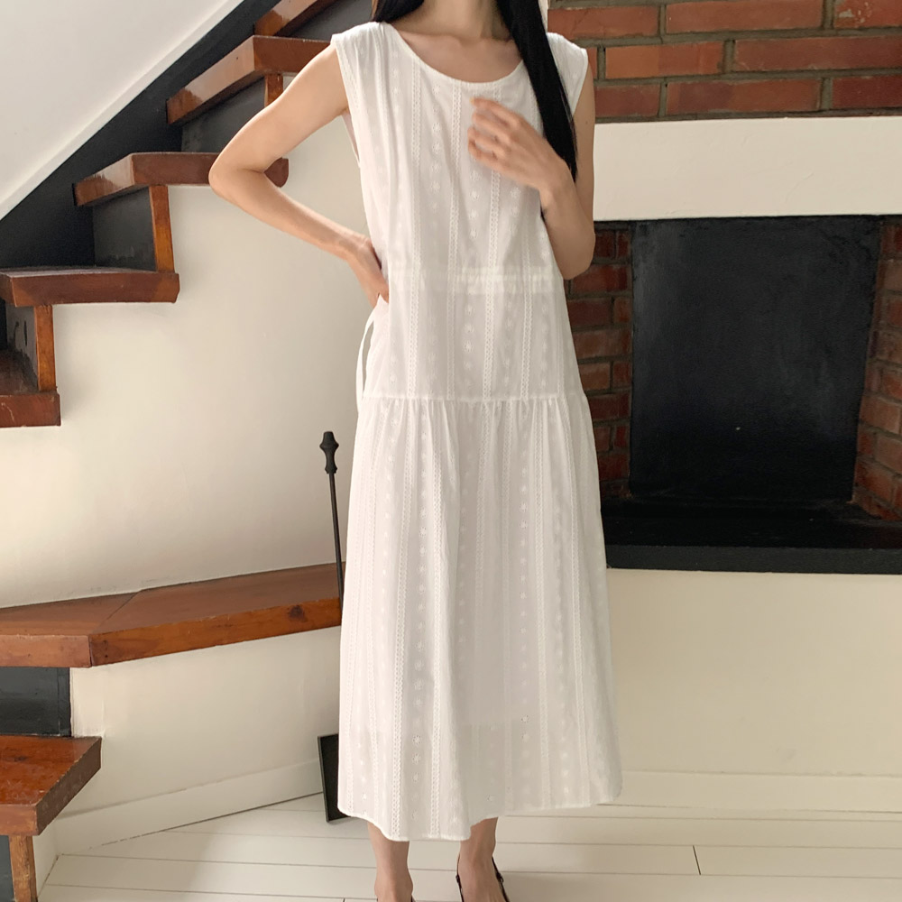 허리 스트링 리본 펀칭 민소매 원피스 봄 여름 롱원피스 자수 레이스 화이트 셔링 블랙 - 상세 이미지 2