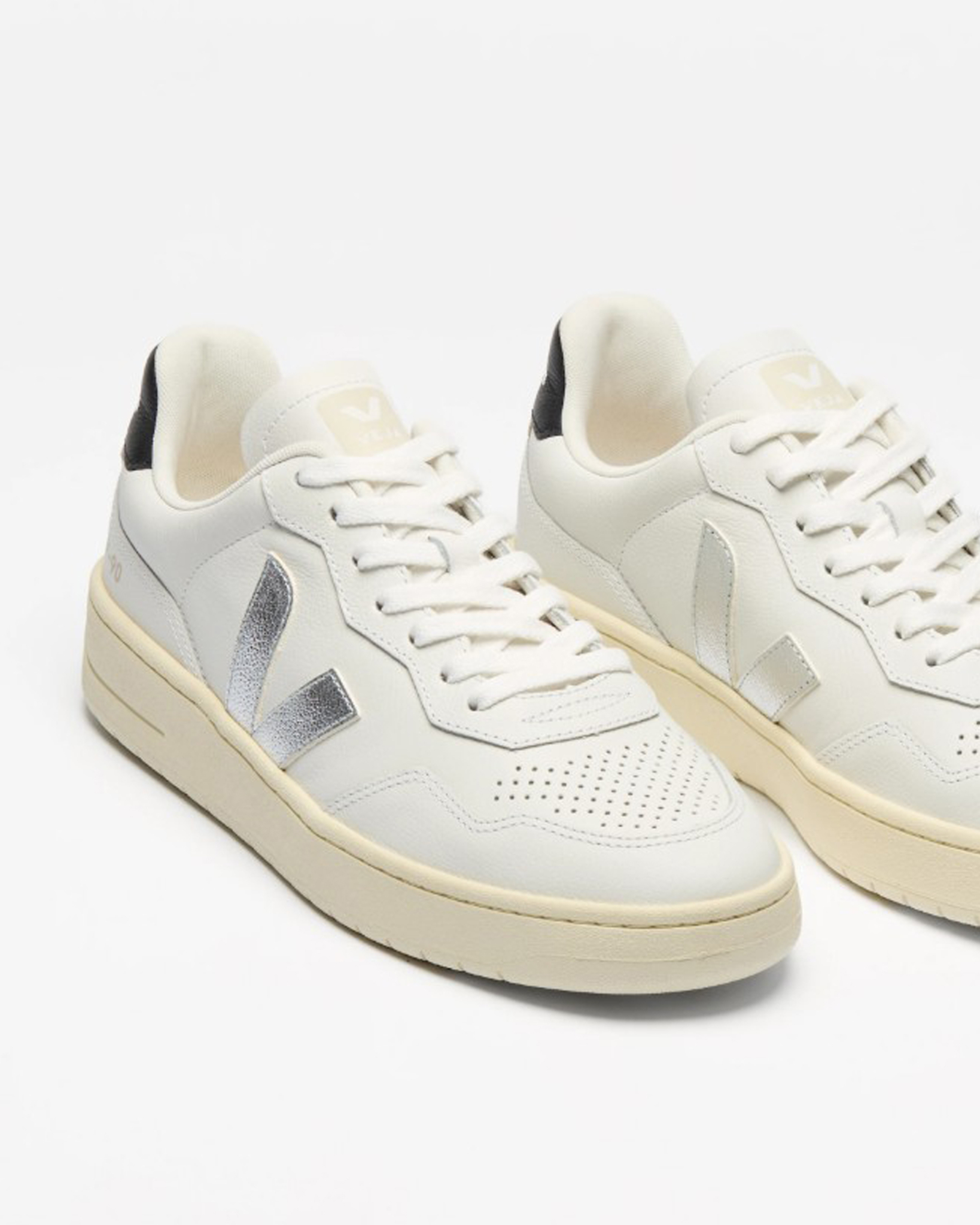베자 여성 운동화 SS26 VD2020910WHITE_SILVER_BLACK - 상세 이미지 4