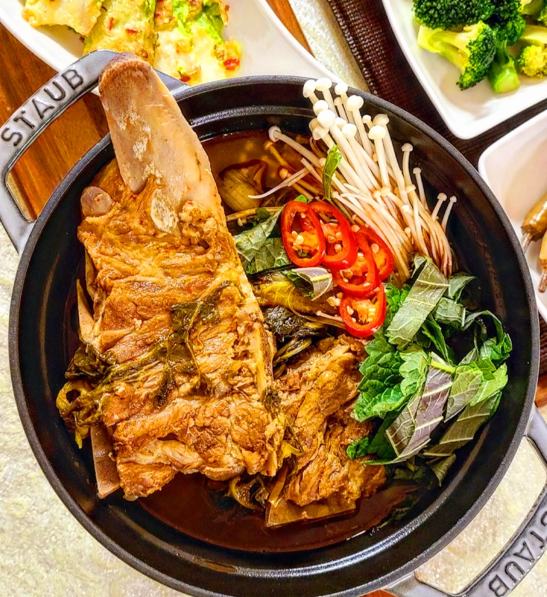 뼈다귀 감자탕 1.6kg x 2팩 뼈 해장국 우거지감자탕 밀키트 - 상세 이미지 2