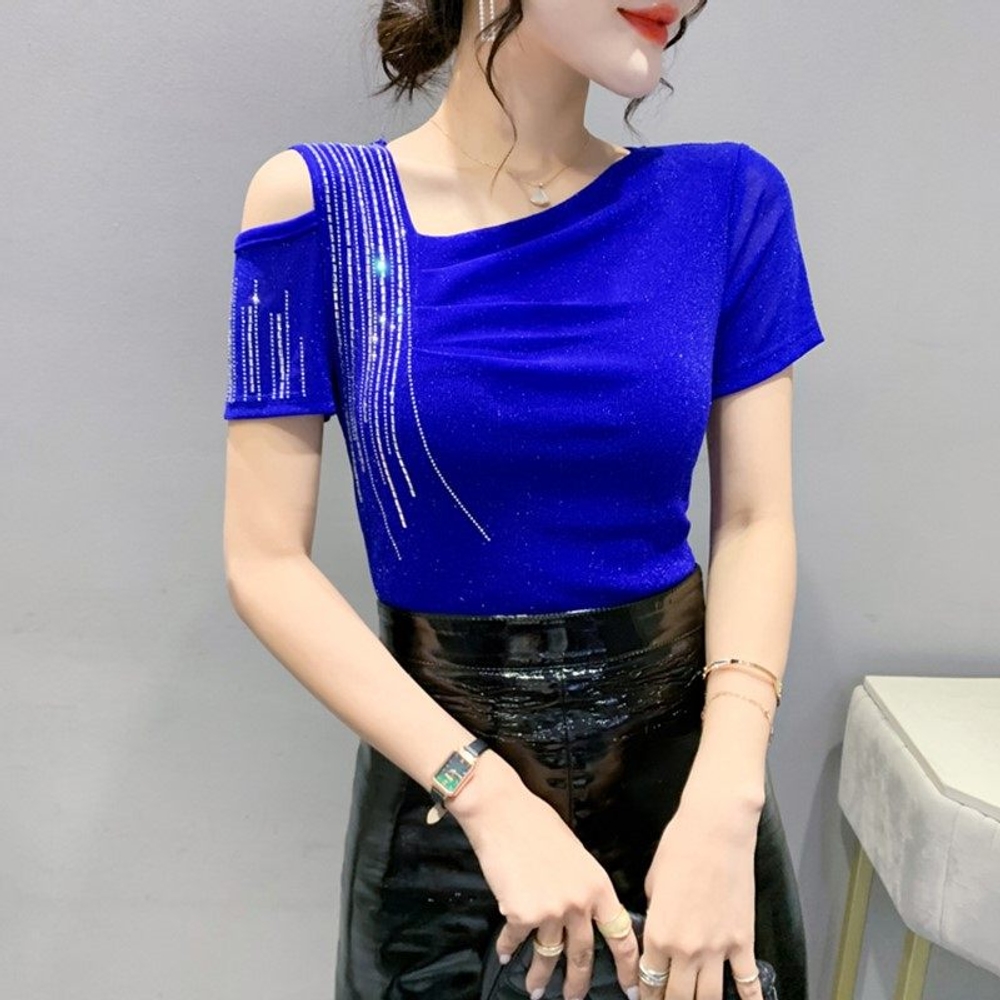 라인댄스복상의 오프숄더 큐빅 한쪽 어깨 반짝이 스판 반팔 셔링 슬림핏 블라우스 티셔츠 - 상품 이미지