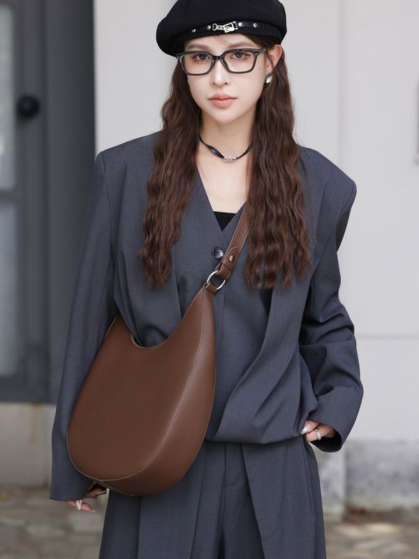 메이크픽 천연소가죽 숄더백 호보백 반달모양 가방 직장인 출근용 하객룩 코디 간결한 미니멀백 - 상세 이미지 4