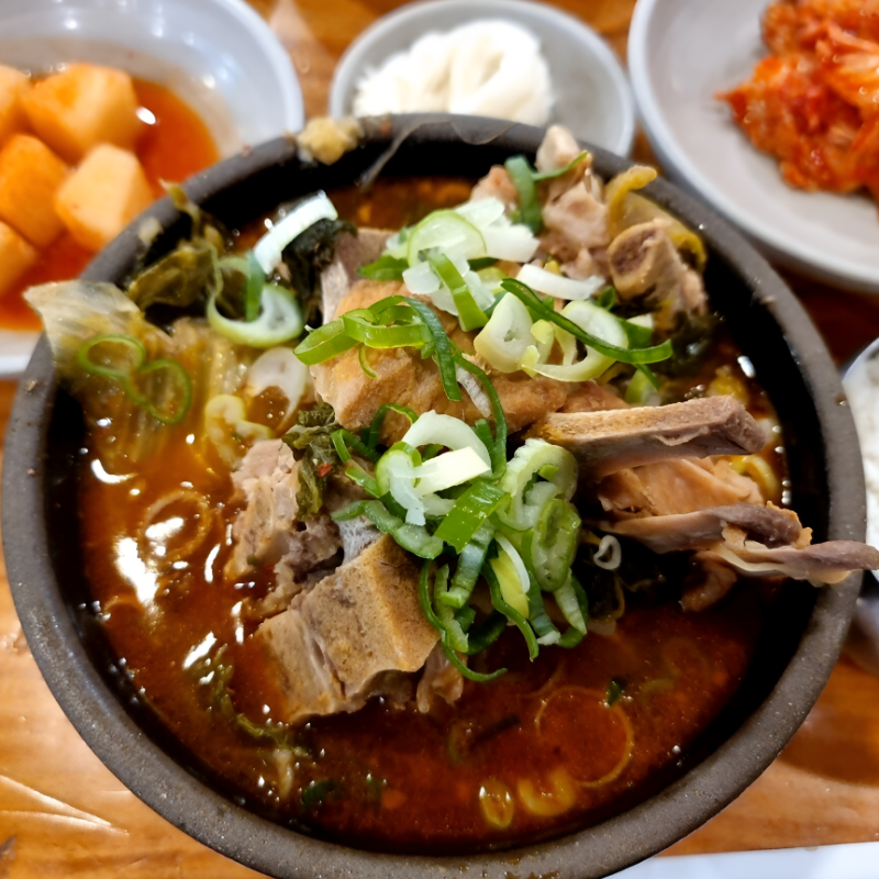 자연가득 가마솥으로 푹 끓여낸 우거지 뼈해장국 1kg - 상품 이미지