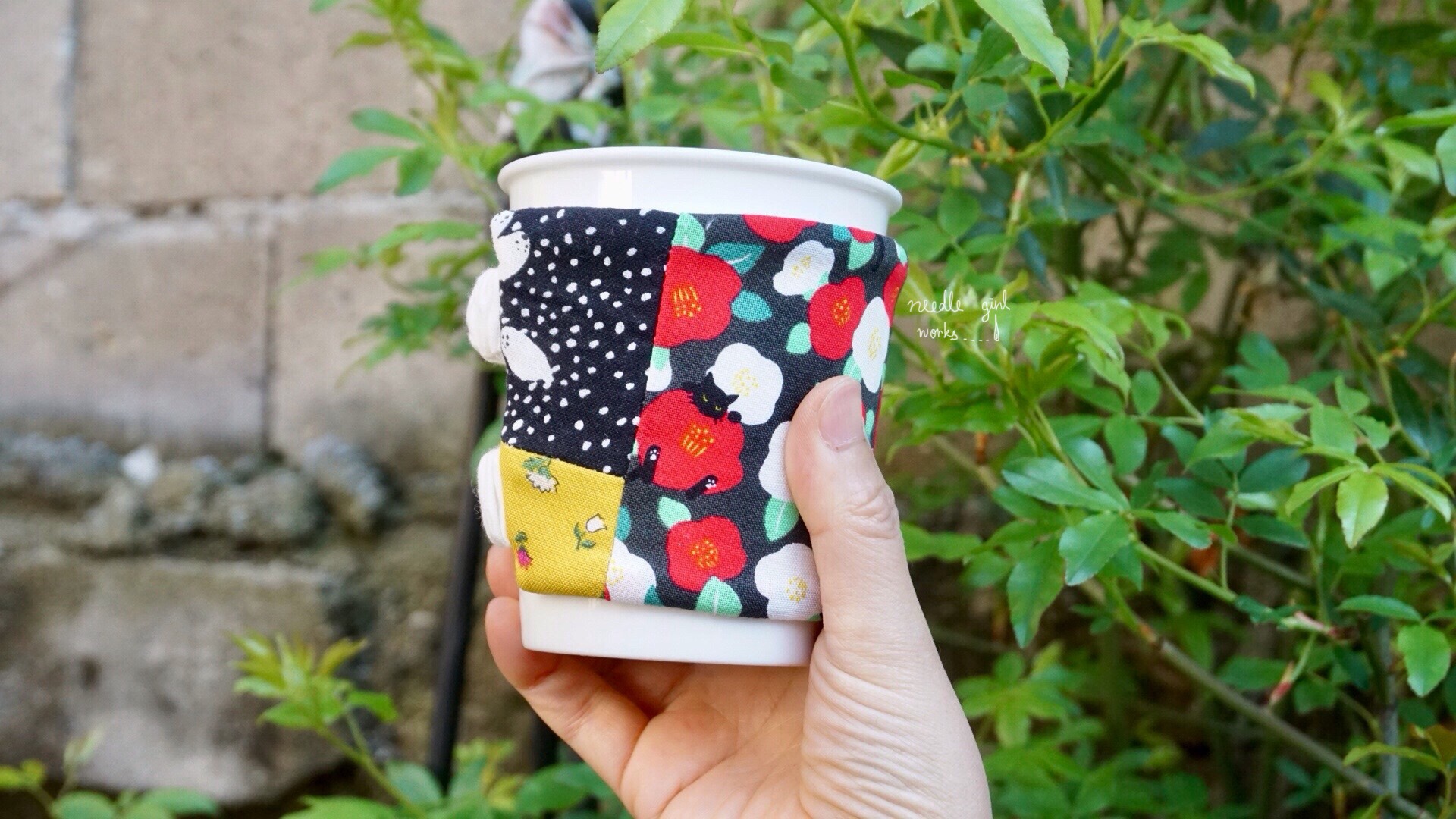 고운 원단들을 이어 만든 ✨다정한 컵홀더✨