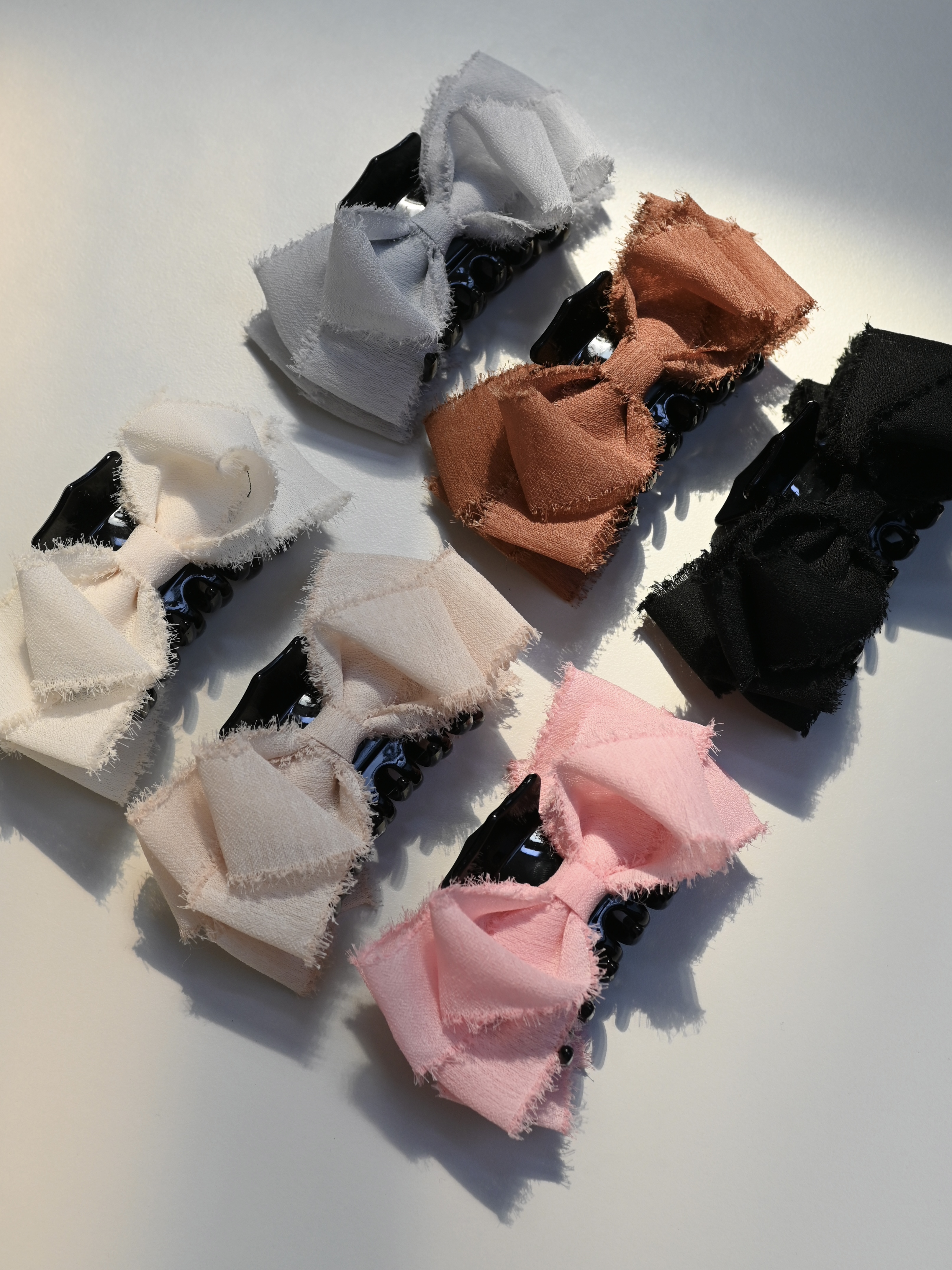 집게핀 날리 쉬폰 빅 리본 올림머리 헤어바렛 데일리 심플 반달 8cm - 상세 이미지 2