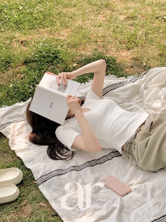 슬림핏 사이드 셔링 U넥 반팔 티셔츠 ts4571