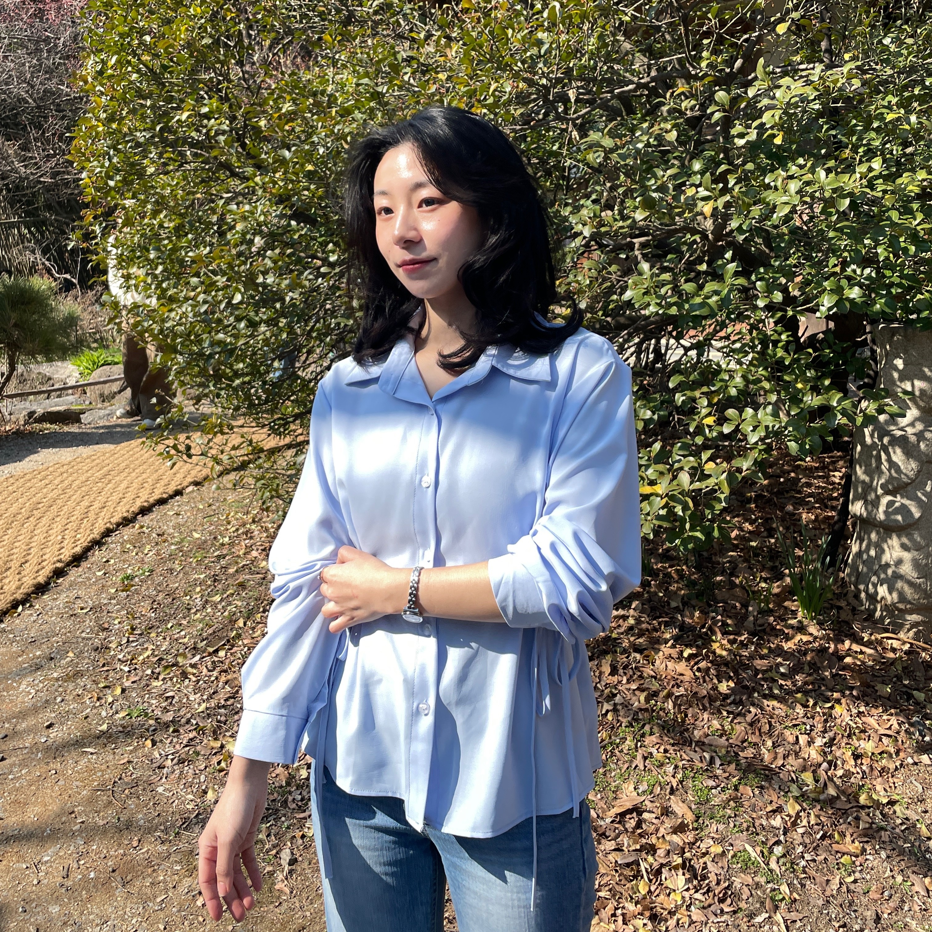 지뉴 블루밍 사이드 리본 셔츠 | 여성용 블라우스 허리잘록 슬림핏 하객룩 상견례룩 포멀 출근룩 타이업 - 상세 이미지 4