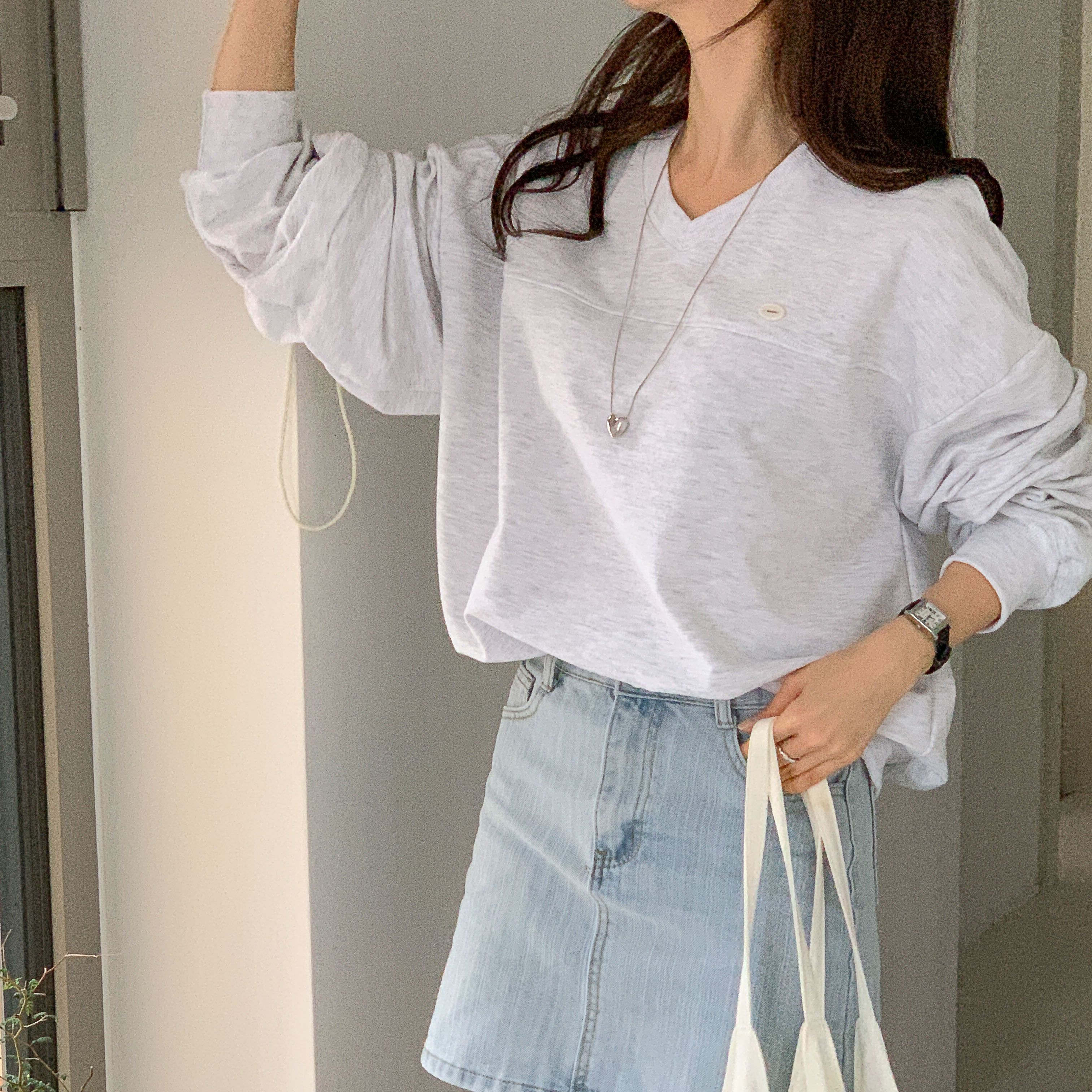 여성 브이넥 맨투맨 오버핏 데일리룩 긴팔티 스웨트셔츠 이미지 8
