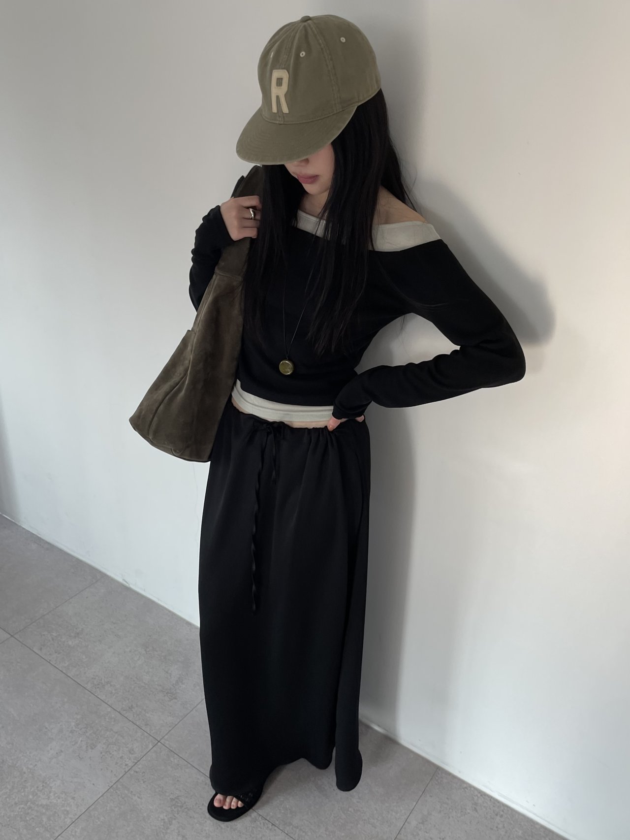 오버무드 여성 보트넥 배색 레이어드 오프숄더 원단 좋음 슬림핏 긴팔 티셔츠 - 상세 이미지 2