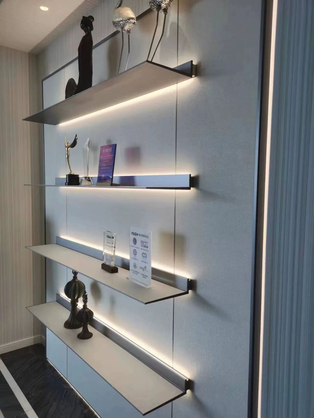 LED 벽선반 철제 튼튼한 무지주 벽걸이 은은한 간접조명 플로팅 모던 디자인 장식 선반 무광블랙 (길이 40cm) 깊이 20 - 상세 이미지 3