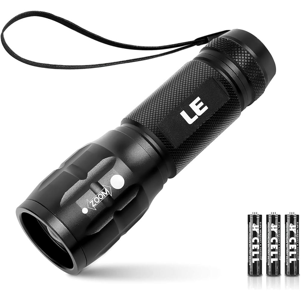 조명 EVER LED 손전등 고광도, 소형 손전등, 방수, 야외용 조절식 초점 비상용, AAA 배터리 포함, 전술 및 캠핑 액세서리 Black 1 - 상품 이미지