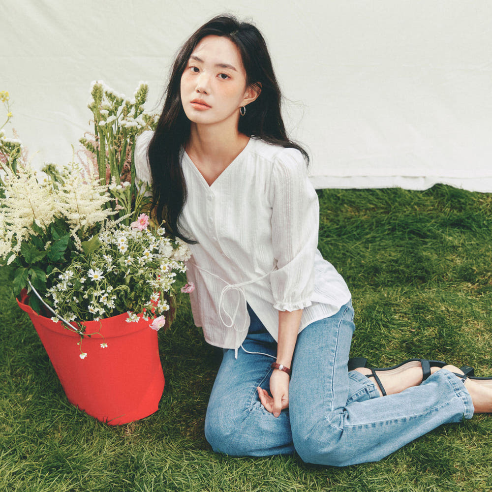 로엠 브이넥 스트랩 7부 블라우스 RMBLG25NT1