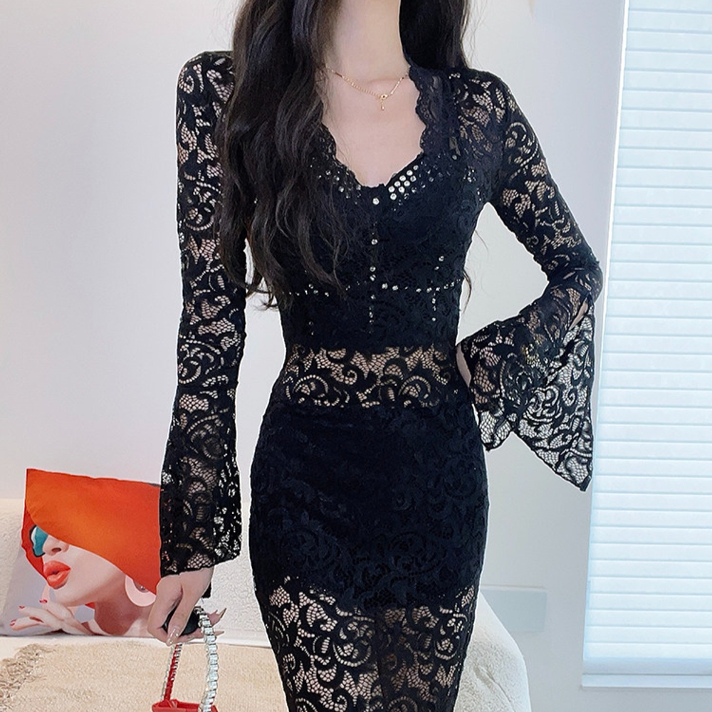 올 시스루 원피스 블랙 레이스 슬림핏 브이넥 긴팔 나팔소매 롱스커트 섹시 페미닌 파티룩 - 상세 이미지 2