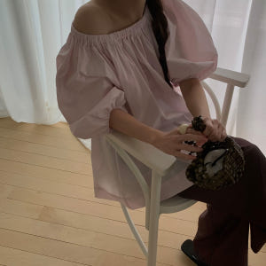 바스켓 위드 블라우스 반팔 5부 벌룬 플레어 퍼프 셔링 밴딩 오프숄더 탑... 착용 후기 | 사이즈/핏 총정리 - 상품 이미지 1