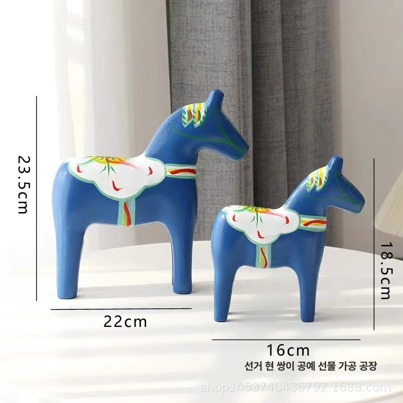 원목조랑말인형 조각상 빈티지 북유럽풍 스칸디나비아 수공예 핸드페인팅 붉은색 꽃무늬 블루호스 세트 (2개) - 상세 이미지 3