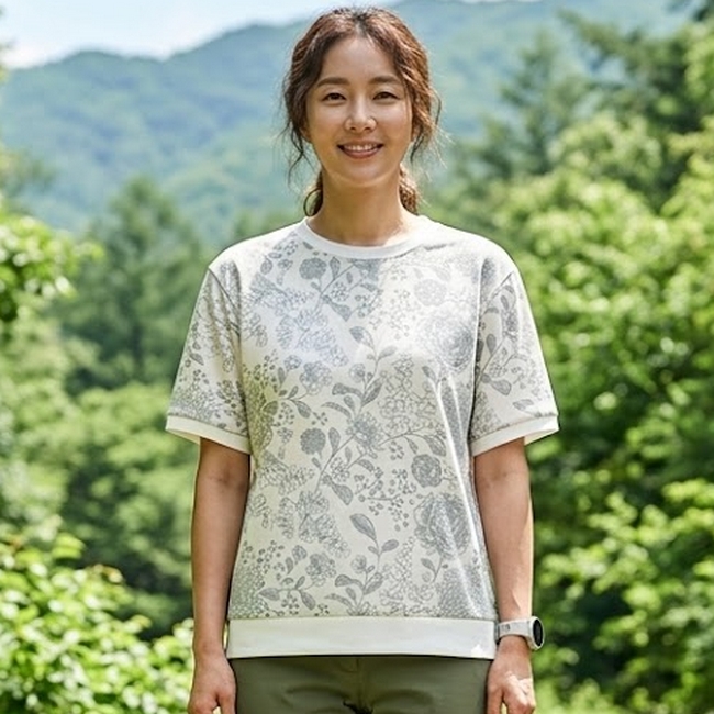 밀레 여성 여름 플라워 패턴 루즈핏 아우터 라운드 반팔 티셔츠 - 상세 이미지 3