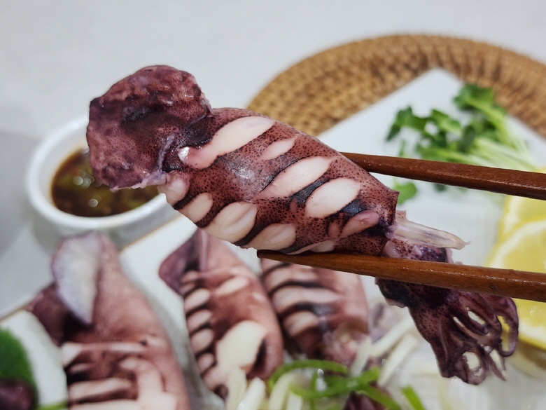 총알한치 오징어 총알(통) 찜 초코 한입 제철 생물 냉동 급냉 오징어 이미지 6