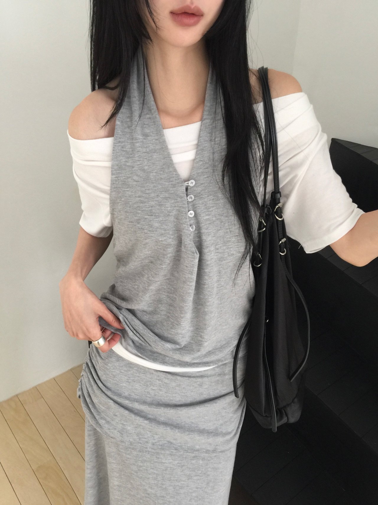 [세트 가능] 오버무드 여성 홀터넥 버튼 나시티 레이어드 민소매 스커트 셋업 뷔스티에 - 상품 이미지