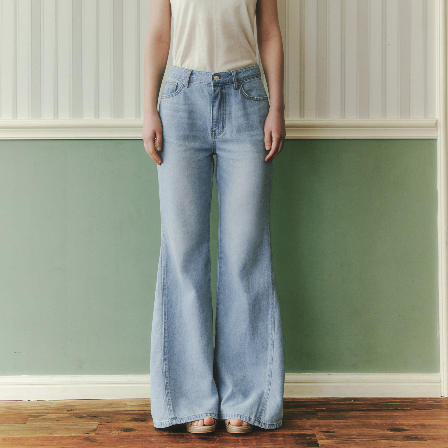 [제로스트릿] 절개 부츠컷 데님 팬츠 PANEL BOOTCUT DENIM PANTS / LIGHT INDIGO - 상품 이미지