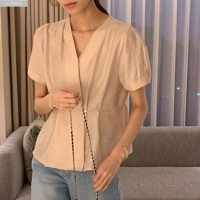 잰디 핀턱 브이넥 플레어 랩 블라우스 3col 여름 봄 허리끈 셔링 퍼프 고급미 제이플로우 - 상세 이미지 3