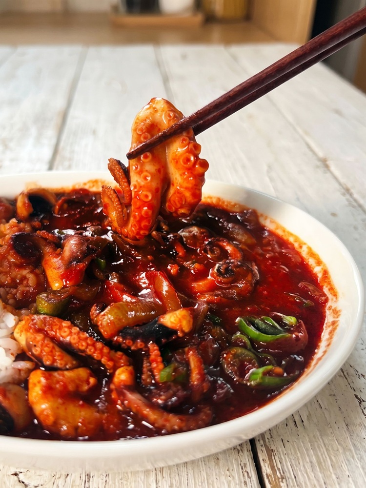 라투이 매운 쭈꾸미 볶음 600g (300g x 2팩) 캠핑 밀키트 술안주 차박