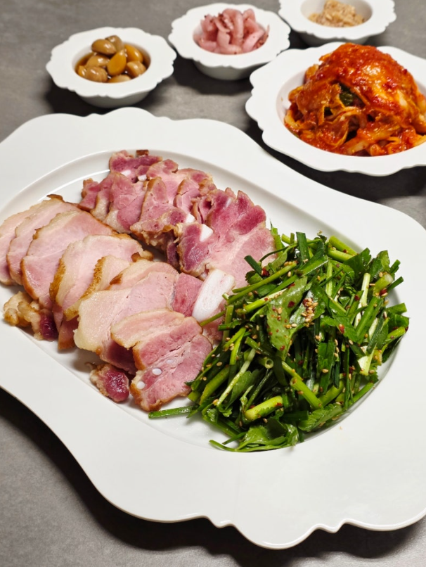 삼형제고기 훈제 삼겹살 220g 보쌈 참나무 훈연 캠핑 바베큐 이미지 4