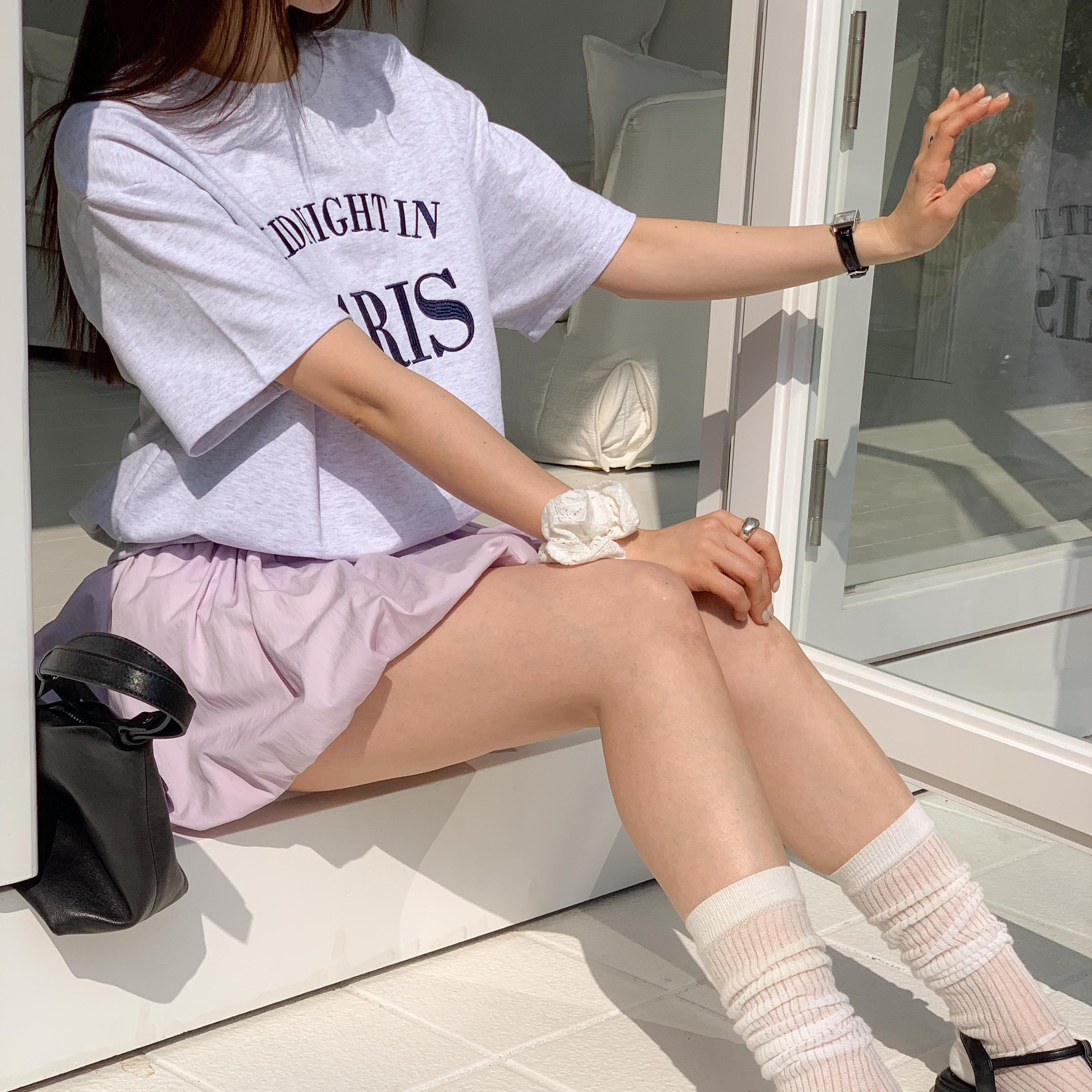 여성 파리 자수 반팔 맨투맨 베이직 캐주얼 데일리룩 오버핏 밴딩 스웨트셔츠 - 상세 이미지 4