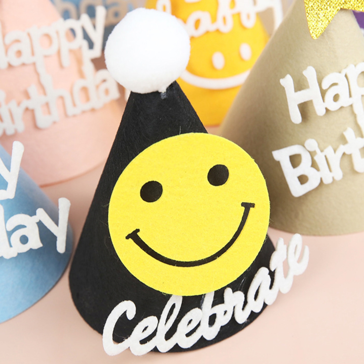 블랙스마일이벤트소품펠트모자 옐로우포인트 입체왕방울생일파티용고깔모자 2색 - 상품 이미지