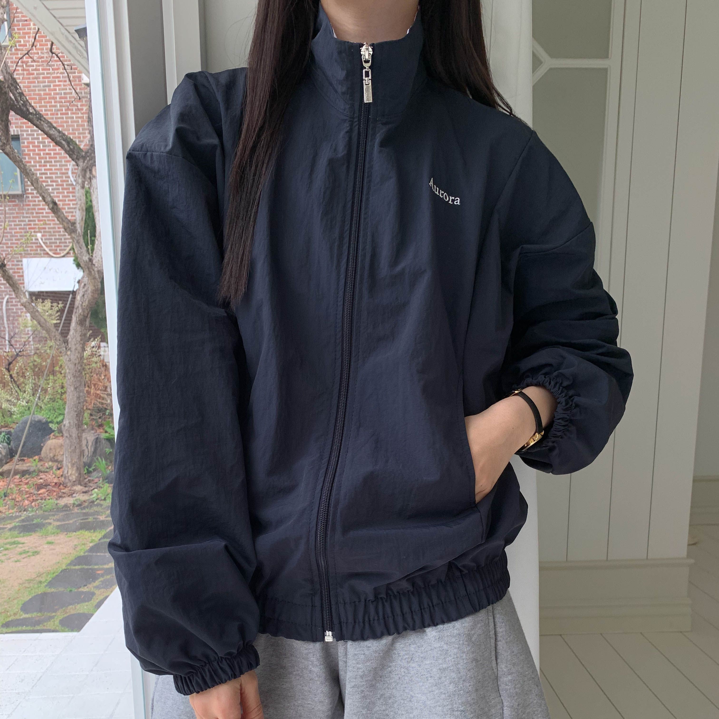 여성 배색 카라 나일론 바람막이 간절기 데일리룩 캐주얼 러닝 루즈핏 바스락 윈드브레이커 - 상세 이미지 3
