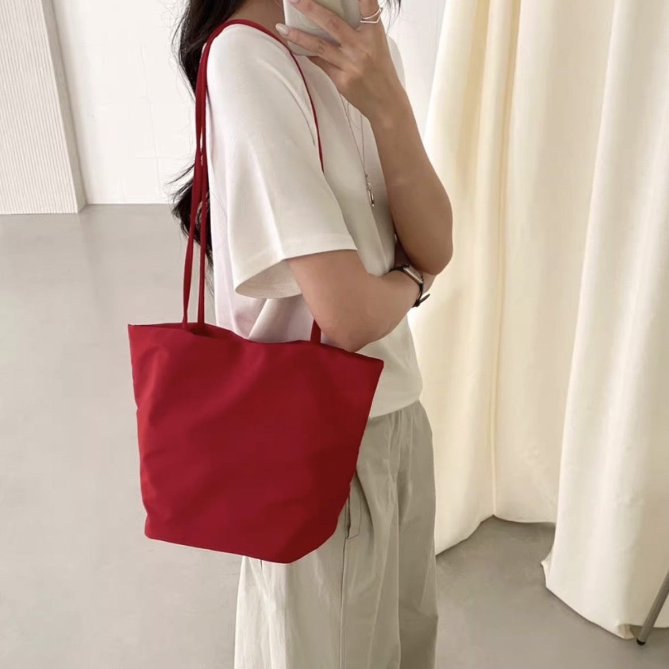 나일론가방 가벼운 데일리 방수 엄마 쇼퍼백 보부상 미니 숄더백 레드 - 상품 이미지