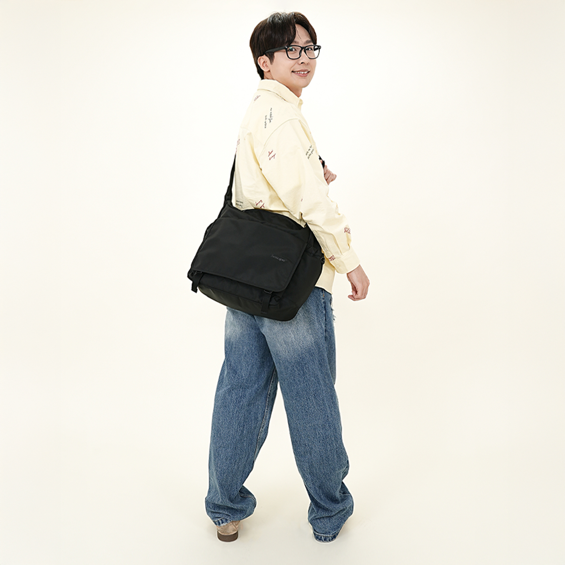 기무기훈X스쿠프 어센틱 메신저백 - 상품 이미지