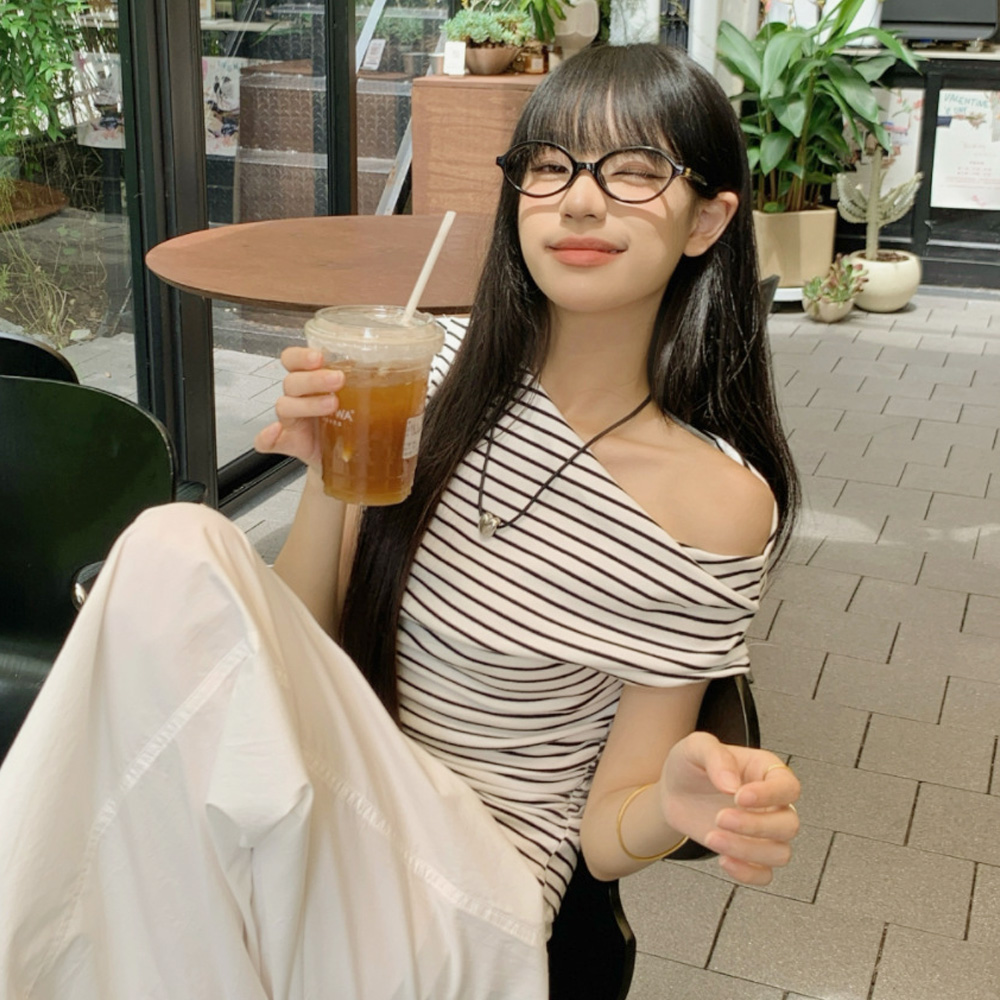 멀레인 언발 오픈숄더 스트라이프 티셔츠 SD-260408