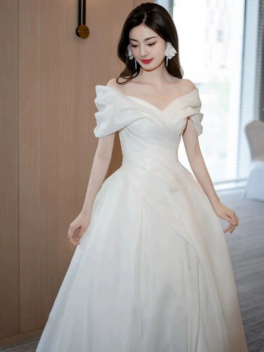브이넥 웨딩드레스 오프숄더 실루엣 우아한 여성 셀프웨딩 슬림한 신부 이브닝 새틴 결혼식 - 상세 이미지 5