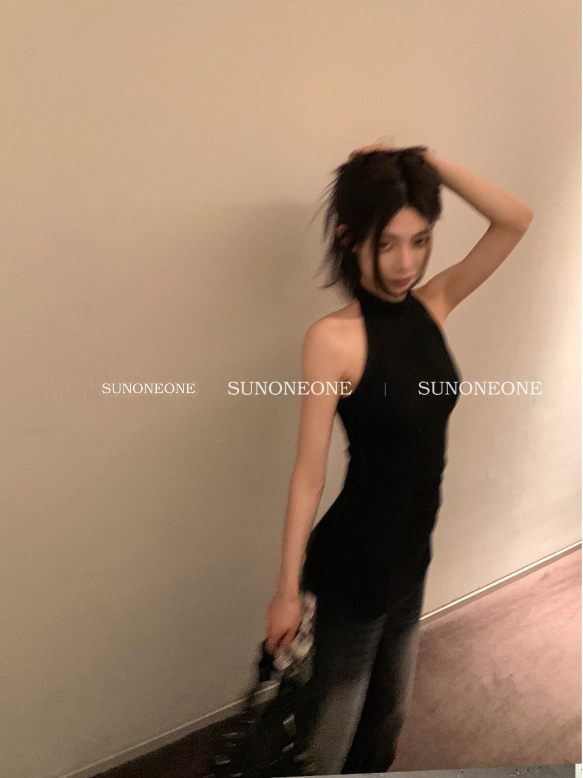 SUNONEONE 홀터넥 나시 민소매 탑 백리스 여성티셔츠 이미지 6