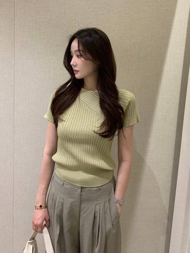 언발란스 티셔츠 탑 슬리브리스 상의 이너 민소매 슬림핏 나시 프렌치 여성 연한 초록색 한 사이즈 - 상세 이미지 5