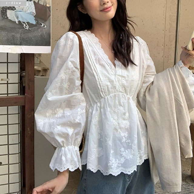 더클 브이넥 레이스 자수 밴딩 코튼 블라우스 (화이트) 봄 여름 시스루 플라워 제이플로우 - 상품 이미지