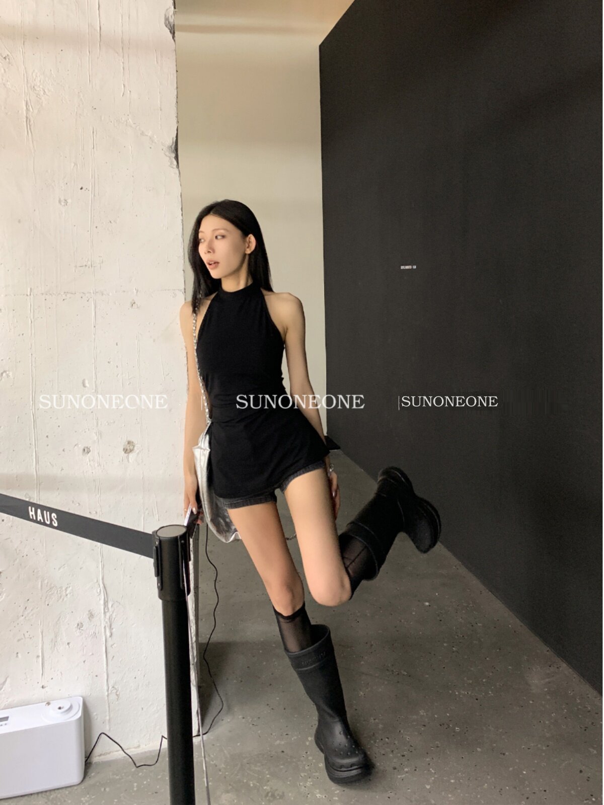 SUNONEONE 홀터넥 나시 민소매 탑 백리스 여성티셔츠 - 상세 이미지 5