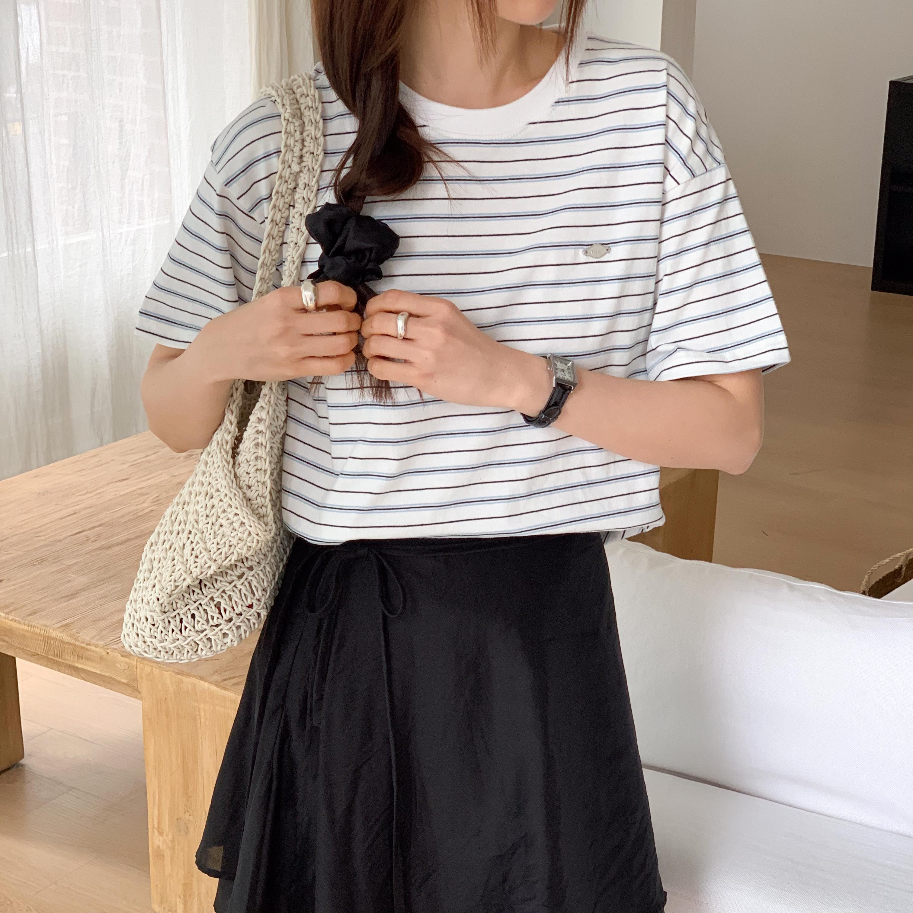 여성 스트라이프 세미 루즈핏 반팔티 데일리룩 캐주얼 반팔 티셔츠 - 상품 이미지