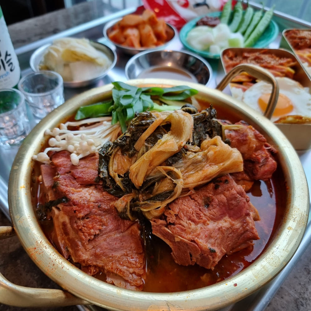 뼈다귀 감자탕 1.6kg x 2팩 뼈 해장국 우거지감자탕 밀키트 - 상품 이미지