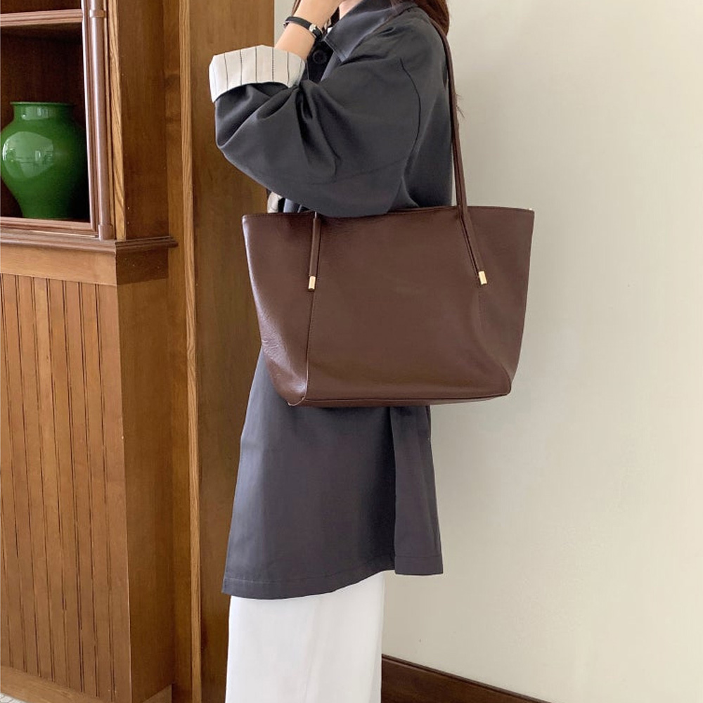 심플한 빅숄더백 클래식 넉넉한 수납 데일리 대형 큰 숄 가방 - 상세 이미지 2